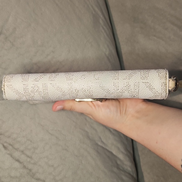 Michael Kors Cream Wallet - Picture 8 of 13